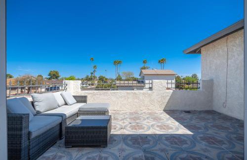 Peoria Ave Citizen's Group Casa | Spacious Glendale Home with Pool and Mountain Views!