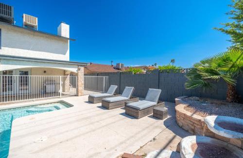 Peoria Ave Citizen's Group Casa | Spacious Glendale Home with Pool and Mountain Views!