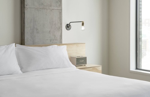 East Cesar Chavez Hotel | Spacious Good-Value Accommodation! 3 Family-friendly Units, Dogs Allowed