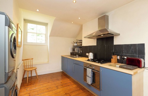 Barmouth Casa | Spacious Grand Victorian Townhouse by the sea. Magnificent Views. Great Location