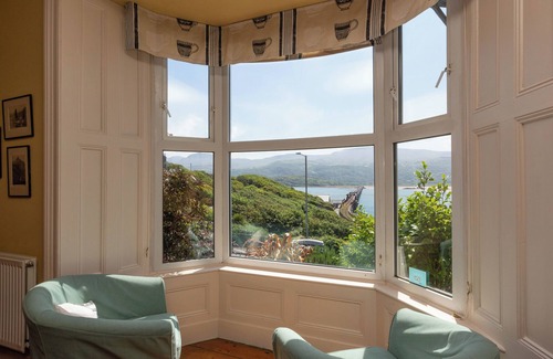 Barmouth Casa | Spacious Grand Victorian Townhouse by the sea. Magnificent Views. Great Location