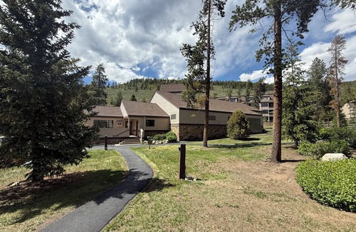 Keystone Condominio | Spacious Ground Floor Condo with Meadow Views & Keystone Resort Amenities!
