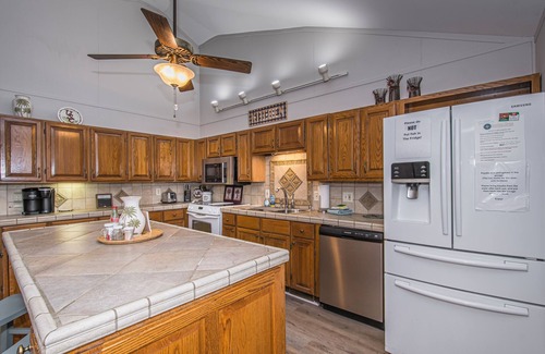Prosperity Casa | Spacious grounds and home with large deck and dock in quiet cove.