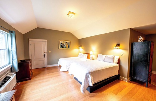 Shawnee On Delaware Hotel | Spacious Haven Near Recreational Outdoors | Golf, Spa & Onsite Dining