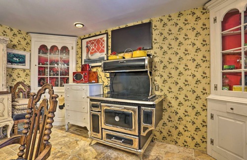 White Mills Casa | Spacious Hawley Villa Near Lake Wallenpaupack.