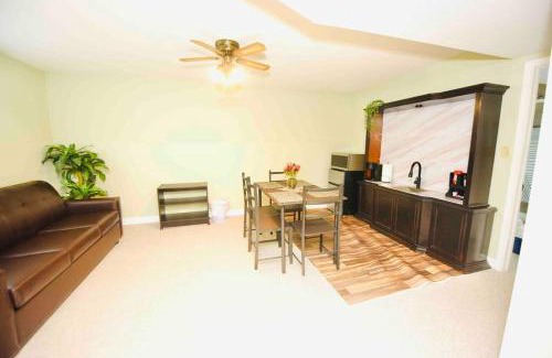 Amherstview Apartamento | Spacious Hearth Escape with Natural Light & fireplace