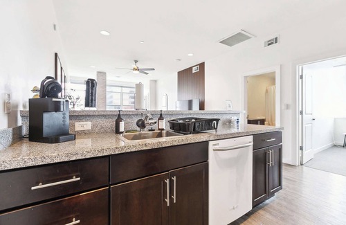 Historic Downtown Baton Rouge Apartamento | Spacious High-Rise in Downtown