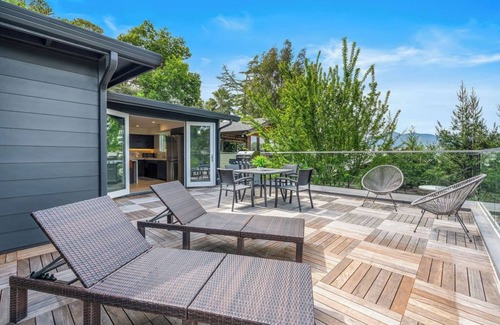 San Rafael Casa | Spacious Hillside Sanctuary Among the Trees 5 Bedrooms