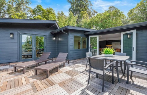 San Rafael Casa | Spacious Hillside Sanctuary Among the Trees 5 Bedrooms