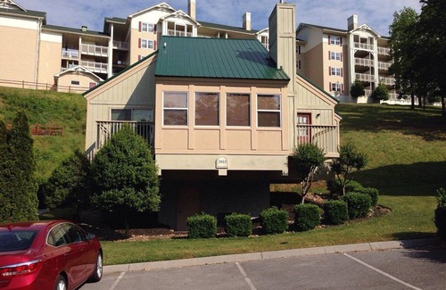 Pigeon Forge Chalet De Esquí | Spacious Hilton 2-bedroom chalet in Sevierville with Indoor & Outdoor Pools