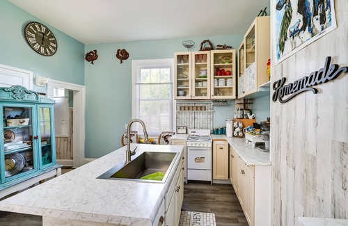 High Point Casa | Spacious Historic Home w/ Yard & Deck!