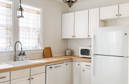 Central Gardens Casa | Spacious Historic Midtown Memphis Chateau "Guest House"-Minutes from Everything