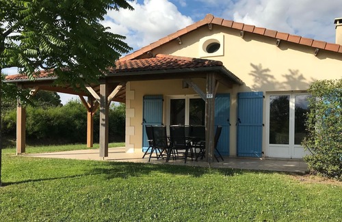 Les Forges Casa | Espaciosa casa de vacaciones en Les Forges con piscina