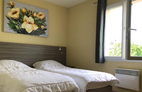 Les Forges Casa | Spacious Holiday Home in Les Forges with Swimming Pool