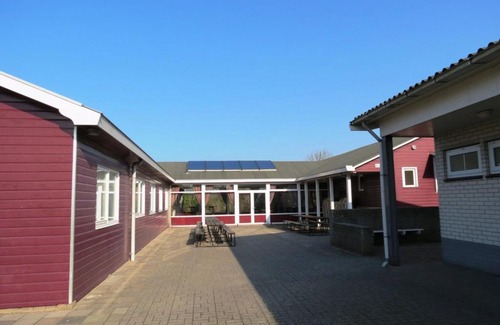 Ellemeet Casa | Spacious holiday home at 1 km from the North Sea beach