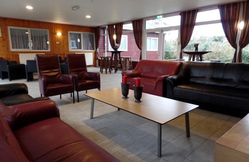 Ellemeet Casa | Spacious holiday home at 1 km from the North Sea beach