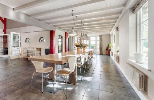 Municipality of Heiloo Casa | Spacious Holiday home De Pauwenhof
