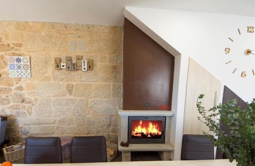 Cerponzons Casa | Spacious Holiday Home in Poio Galicia with Swimming Pool