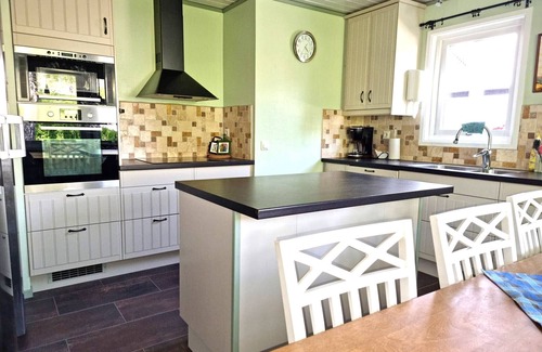 Ellos Chalet De Esquí | Spacious holiday home near Hälleviksstrand, perfect for families | SE09105