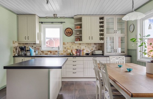 Ellos Chalet De Esquí | Spacious holiday home near Hälleviksstrand, perfect for families | SE09105