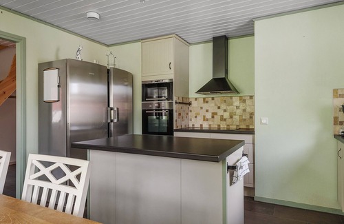 Ellos Chalet De Esquí | Spacious holiday home near Hälleviksstrand, perfect for families | SE09105