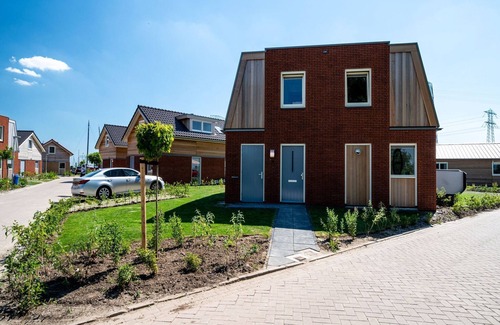 Akkrum Casa | Spacious holiday home with outdoor spa