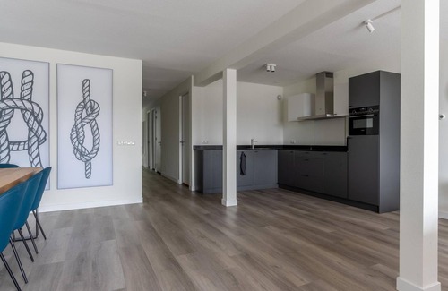 Offingawier Casa | Spacious holiday home with harbor view