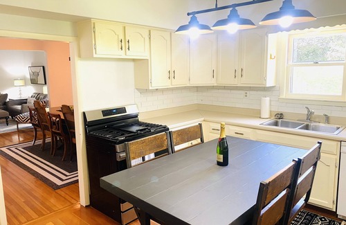 Benson Casa | Spacious Holiday House: Arcade, 17 Beds, Entertaining Patio+