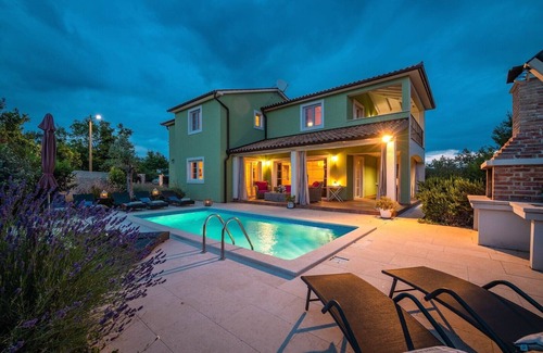 Rakalj Casa | Spacious holiday house/pool/jacuzzi/playground/6+2