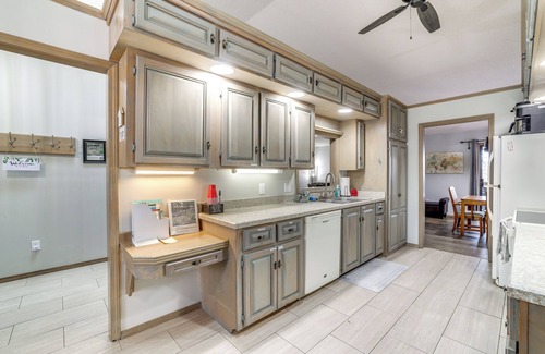 Eureka Springs Casa | Spacious Holiday Island Escape w/ Deck & Gas Grill