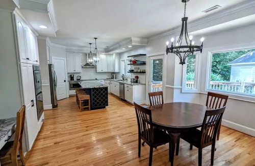 Wilmington Casa | Spacious home, 24' boat slip, waterfront community