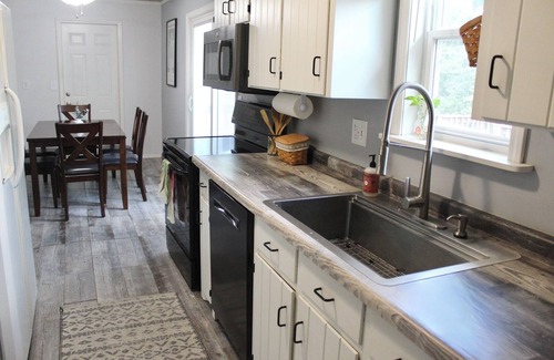 St. Robert Casa | Spacious Home Close to FLW