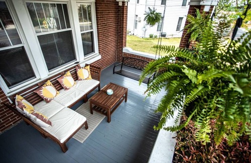 Luray Casa | Spacious Home Downtown - Walk to Parks & Shops
