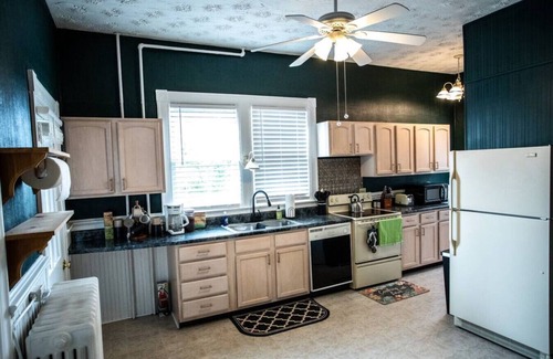 Luray Casa | Spacious Home Downtown - Walk to Parks & Shops