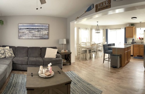 Laconia Casa | Spacious Home for 14 Guests Near Lake Winnisquam – Close to Everything!