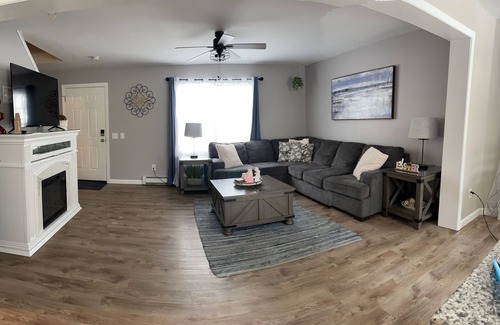 Laconia Casa | Spacious Home for 14 Guests Near Lake Winnisquam – Close to Everything!