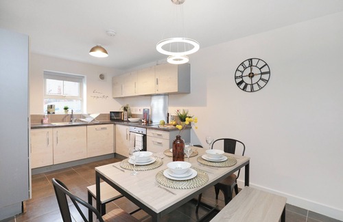 Woodthorpe Casa | Spacious home for families and groups