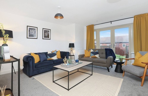 Woodthorpe Casa | Spacious home for families and groups