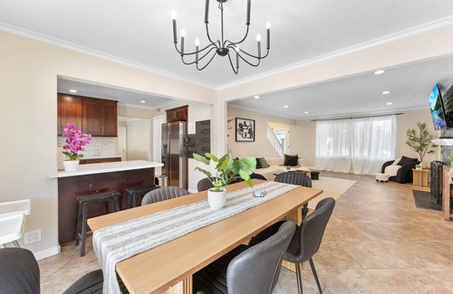 Santa Ana Casa | Spacious Home for Families w/ Yard & Game Room near Disneyland