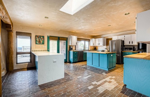 Santa Fe Casa | Spacious home & guest house with large patio, incredible views, & wood fireplace