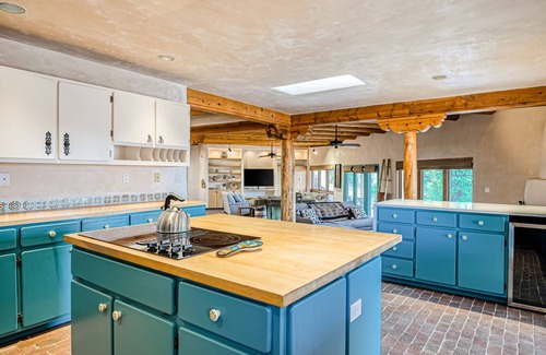 Santa Fe Casa | Spacious home & guest house with large patio, incredible views, & wood fireplace