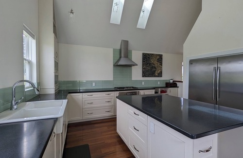 Charlotte's Shore Casa | Spacious home in Bonshaw Hills with beautiful views