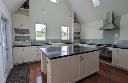 Charlotte's Shore Casa | Spacious home in Bonshaw Hills with beautiful views