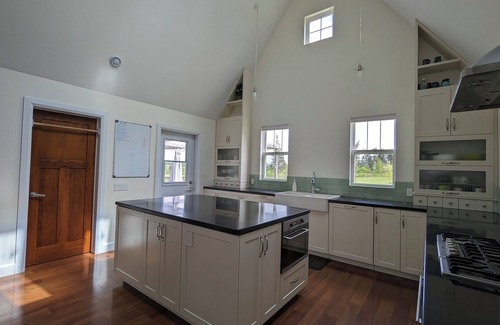 Charlotte's Shore Casa | Spacious home in Bonshaw Hills with beautiful views