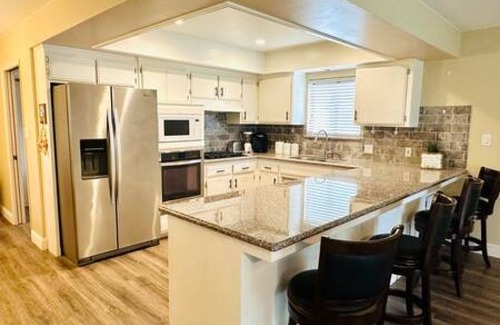 Greenacres Casa | Spacious home in Bakersfield