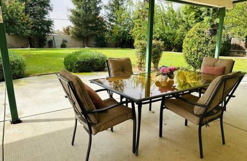 Greenacres Casa | Spacious home in Bakersfield