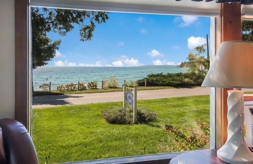 Omena Casa | Lavender Lane Omena-Grand Traverse Bay: hermosa ubicaci�����n cerca de Northport