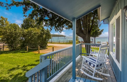 Omena Casa | Lavender Lane Omena-Grand Traverse Bay: hermosa ubicaci�����n cerca de Northport