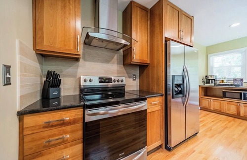 Olde Providence North Casa | Spacious Home in Superb Location near Golf, Fine Dining & Downtown