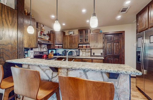 Gruene Casa | Spacious home including main and guesthouse with private Hot tub